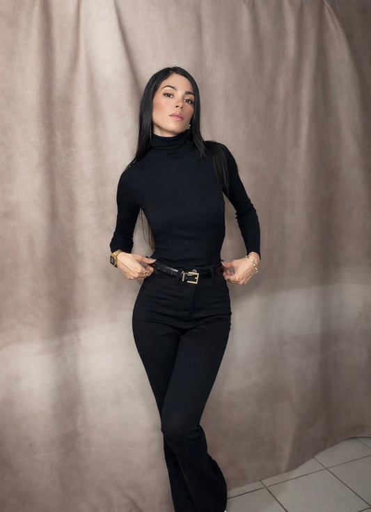 Suéter elegante de cuello alto – negro